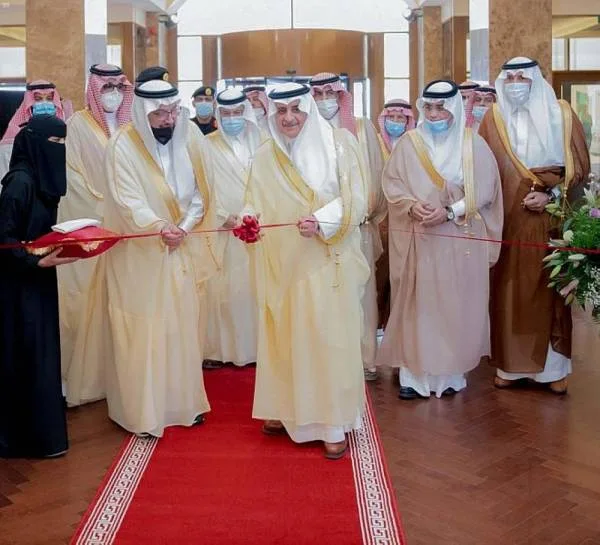 أمير تبوك يرعى توقيع اتفاقيات جامعة فهد بن سلطان ويفتتح فندق المدينة الجامعية