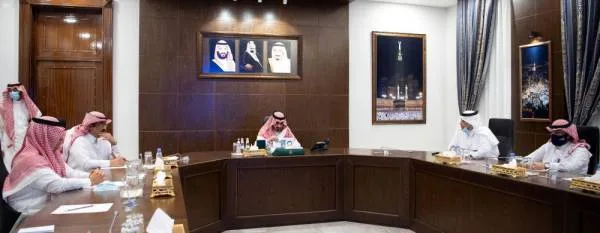 نائب أمير مكة يستعرض الخطط الإستراتيجية لخدمات المياه والصرف الصحي