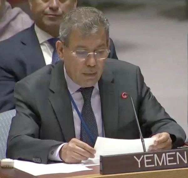 الحكومة اليمنية: حريصون على إحلال السلام الدائم المرتكز على المرجعيات الثلاث