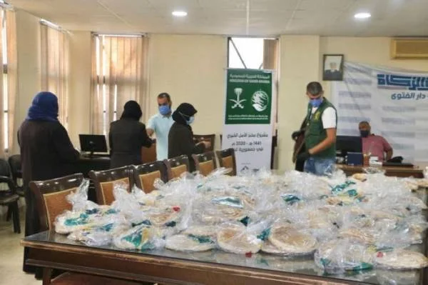 "سلمان للإغاثة" يواصل توزيع 6 آلاف ربطة خبز يوميًا على الأسر المتعففة شمال لبنان
