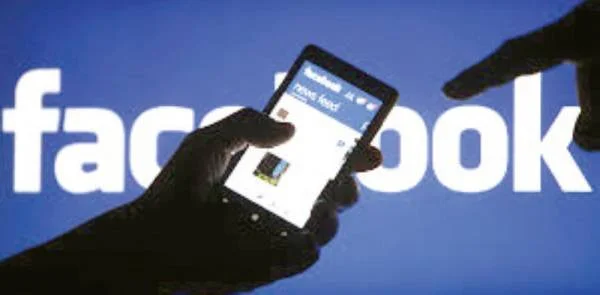 اتهام جديد لـ «فيسبوك» بالتجسس على المستخدمين
