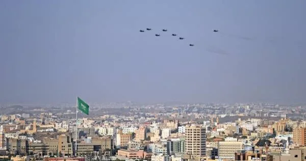 طائرات عسكرية ومدنية تُزيِّن سماء المملكة بمناسبة اليوم الوطني