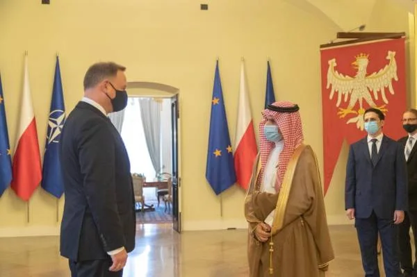 وزير الخارجية يستعرض العلاقات الوثيقة مع الرئيس البولندي
