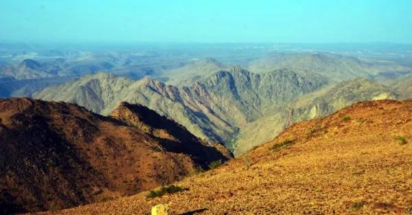 اكتسب أهمية تاريخية وسياحية .. جبل "شَمَنْصِير" من أشهر جبال الحجاز