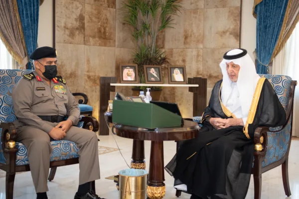 أمير مكة يتسلّم التقرير السنوي لشرطة المنطقة