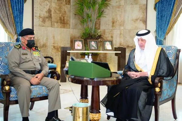 أمير مكة يتسلم التقرير السنوي لشرطة المنطقة