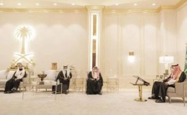 أمير الباحة يتسلم تقريراً عن منجزات أمانة المنطقة