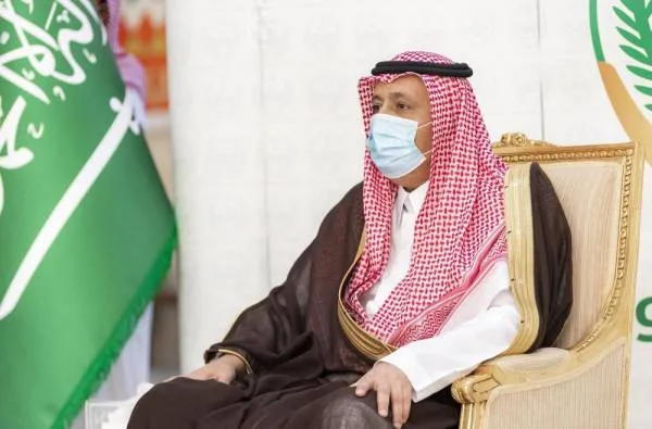 حسام بن سعود يكرم اللجنة التنفيذية لمسابقة أسرة الباحة