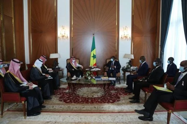 وزير الخارجية يستعرض مع رئيس السنغال أبرز التحديات على الساحتين الإقليمية والدولية