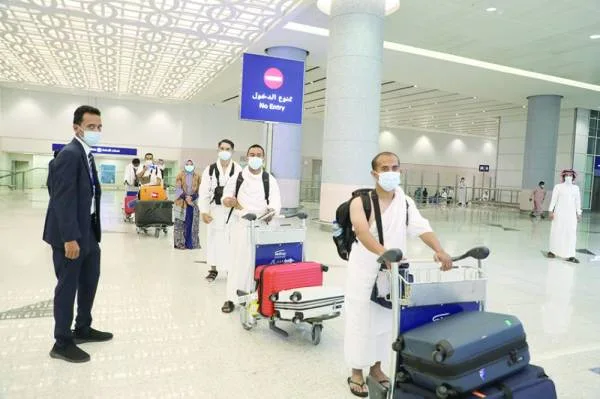 "الحج": وصول ثالث رحلة من الخارج لأداء مناسك العمرة