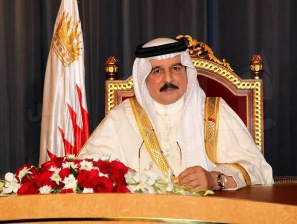 ملك البحرين يكلّف نجله ولي العهد رئاسة الحكومة