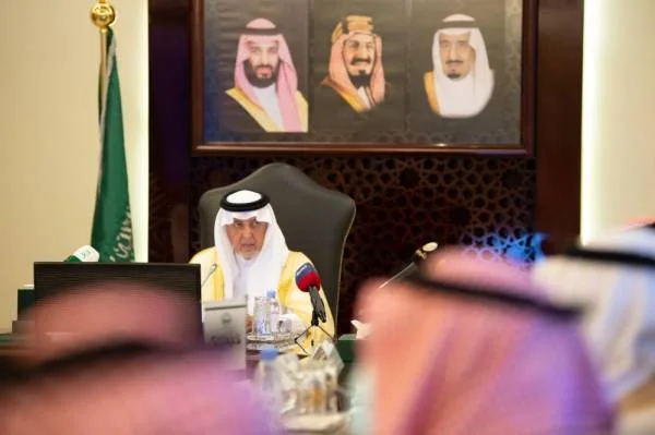 في اجتماع غير عادي.. أمير مكة يدشّن  8 مشروعات للطرق بمحافظات المنطقة