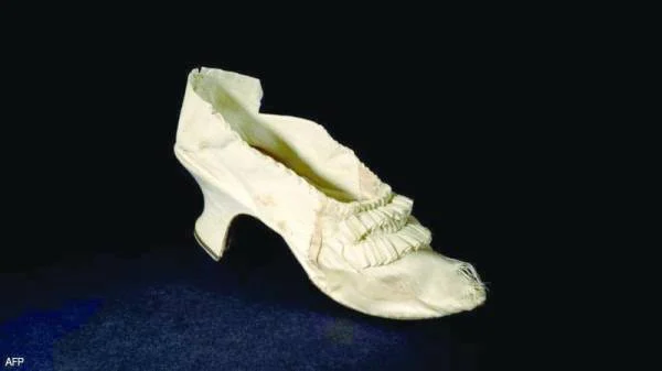 حذاء آخر ملكات فرنسا للبيع