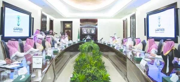 الفيصل يدشّن 8 مشروعات للطرق بمحافظات مكة