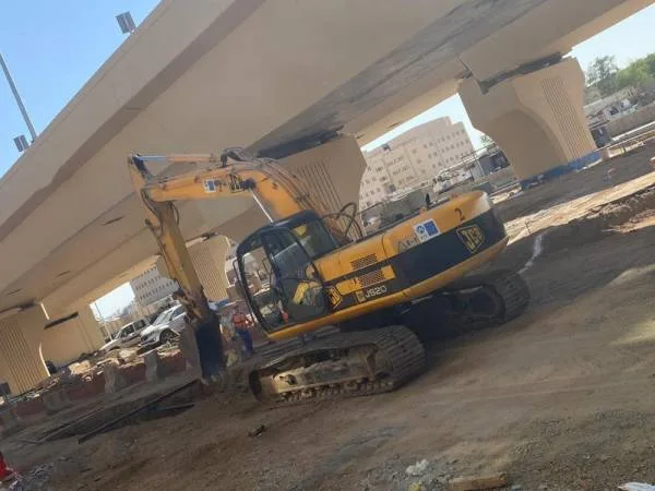 جدة : عزل خط المياه.. لاستكمال أعمال جسر تقاطع طريق الملك فهد مع شارع صاري