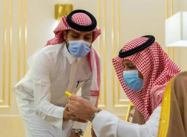 أمير الباحة يتسلم تقرير منجزات وأعمال مجلس شباب المنطقة