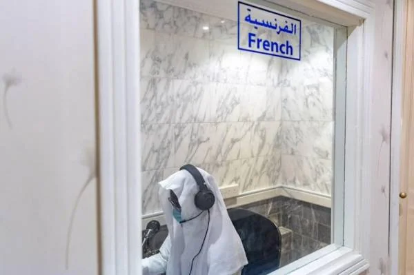 31 مترجماً ينقلون خطبة الجمعة في المسجد الحرام بخمس لغات