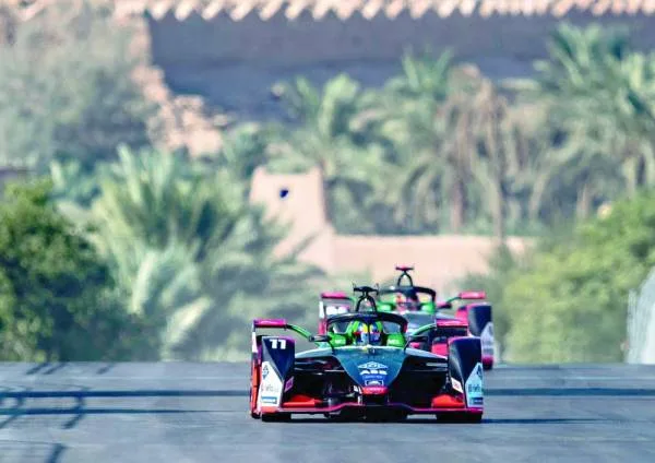 السعودية تستضيف أول سباق ليلي في فورمولا ئي