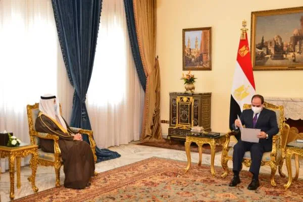 السيسي يبحث آخر المستجدات الإقليمية مع وزير خارجية الكويت