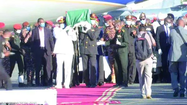 السودان يودع المهدي «حكيم الأمة» في جنازة رسمية