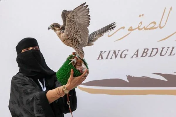 منافسات ساخنة في "ملواح" مهرجان الملك عبدالعزيز للصقور بيومه الرابع
