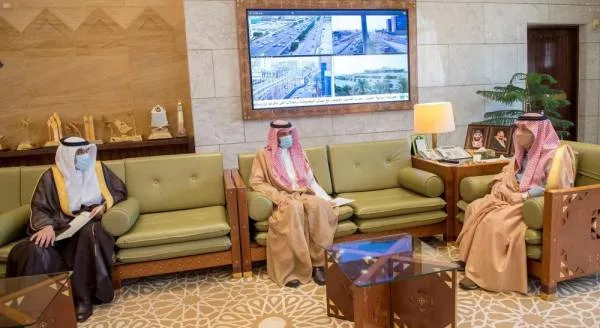 أمير الرياض يستقبل وزير الموارد البشرية ومحافظ هيئة الأوقاف