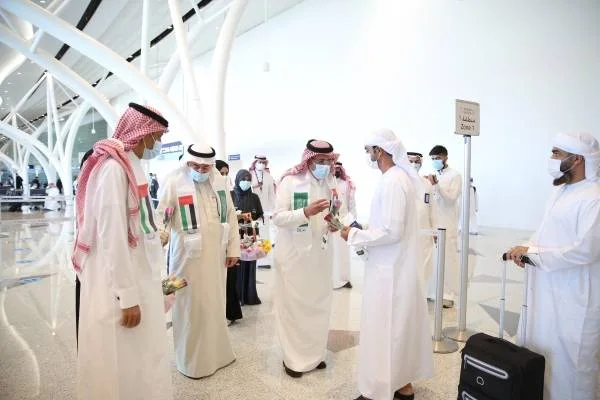 مطار جدة يشارك الإمارات فرحتها باليوم الوطني