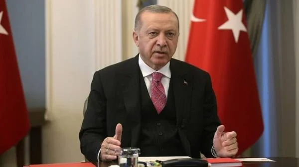 تركيا : أردوغان يفتتح محرك مروحية.. معطل