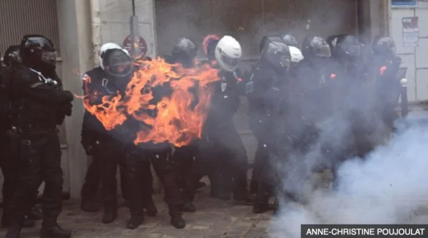 فرنسا: اشتباكات عنيفة في باريس ضد قانون "الأمن الشامل"