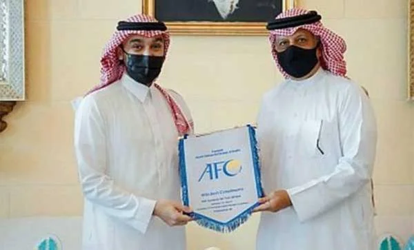 وزير الرياضة يلتقي برئيس الاتحاد الآسيوي لكرة القدم في البحرين