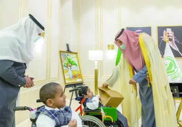 أمير الباحة: رؤية 2030 تعزز دور ذوي الإعاقة  في المجتمع