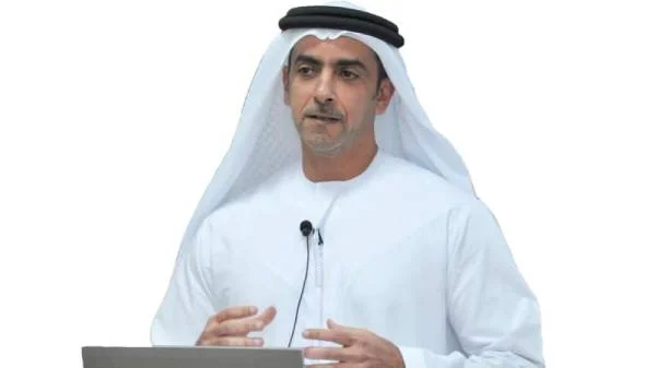 وزير الداخلية الإماراتي ينوه بتقدم الخدمات الإلكترونية للداخلية السعودية وقطاعاتها