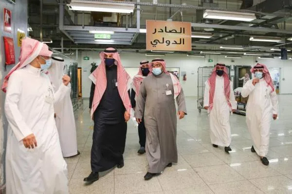 محافظ الجمارك يزور البريد السعودي