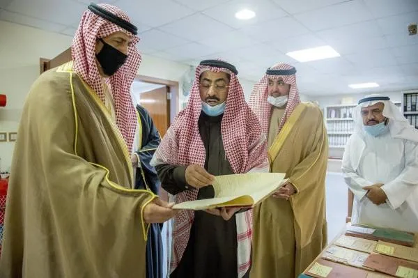سفير الكويت يشيد بمركز الوثائق والمخطوطات في القصيم