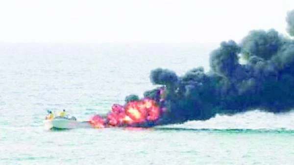 التحالف: تدمير زورقين حوثيين مفخخين جنوب البحر الأحمر