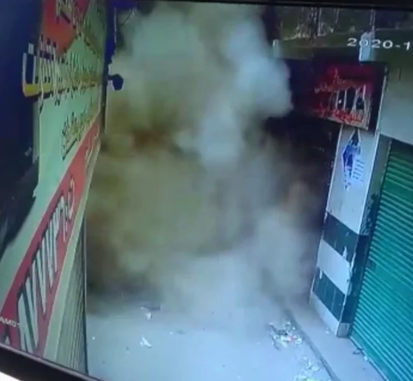 القاهرة : انهيار مبنى على المارة.. وانتشال شخصين