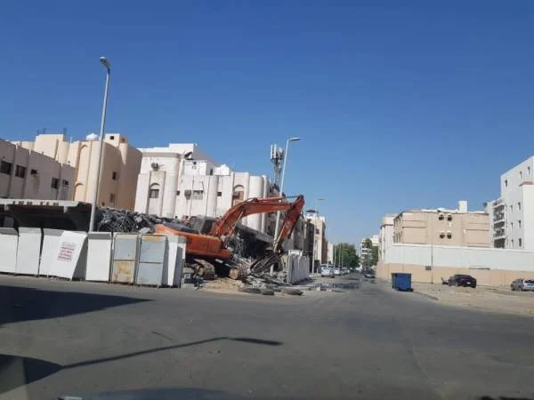 إلزام مواطن بإزالة مبنى مخالف في جدة الجديدة