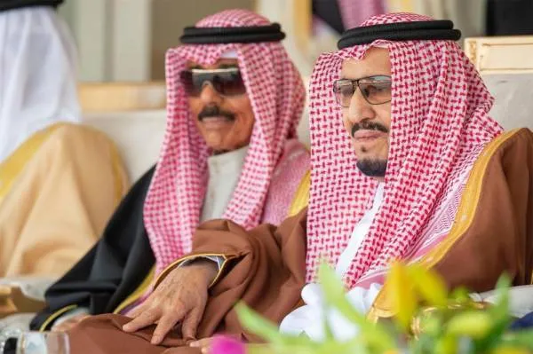 خادم الحرمين يهنئ أمير الكويت بتشكيل الحكومة (هاتفيًا)