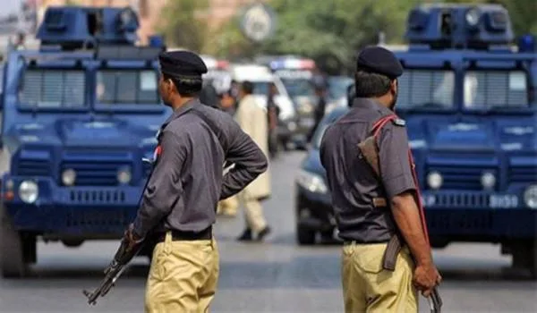 الشرطة الباكستانية تحبط عملية إرهابية في بيشاور