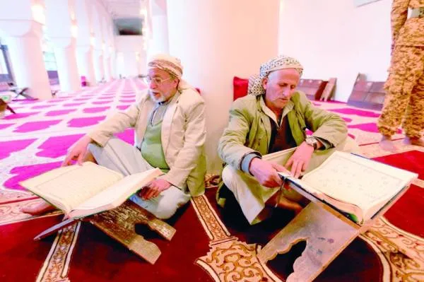 الإرياني يحذر من غزو ثقافي يشنه «ملالي إيران» على اليمن