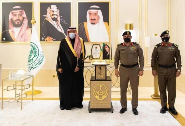 أمير الباحة يشيد بما يقدمه رجال الأمن في كل القطاعات بالمنطقة