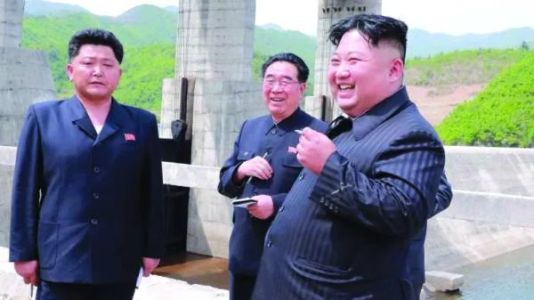 زعيم كوريا الشمالية يواجه «  الفيروس» بإعدام تجار العملة