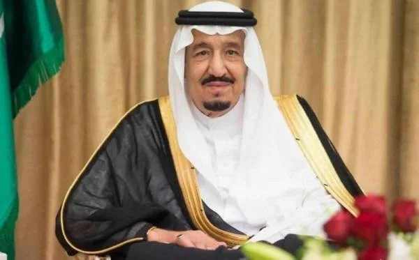 خادم الحرمين يوجه الدعوة لملك البحرين للمشاركة في القمة الخليجية