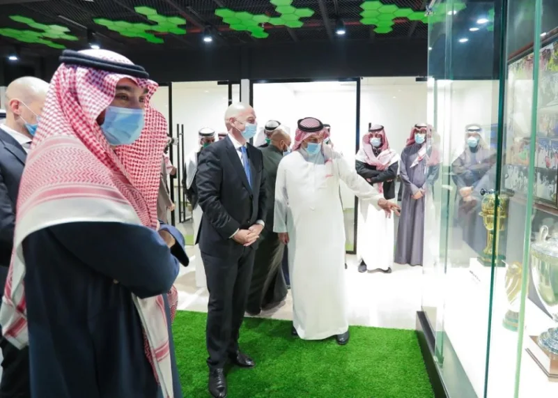وزير الرياضة ورئيس الفيفا يزوران الاتحاد السعودي لكرة القدم