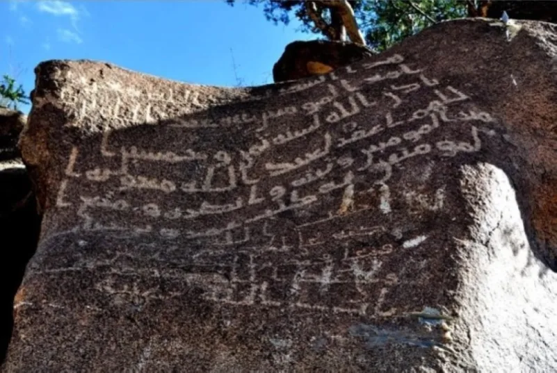 صخور الطائف.. طروس لذاكرة الخط العربي الإسلامي في مراحله المبكرة