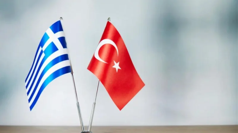 تركيا تناور عسكرياً مقابل اليونان