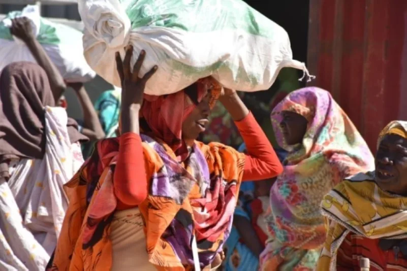 "سلمان للإغاثة" يوزع أكثر من 21 طنا من السلال الغذائية بغرب دارفور