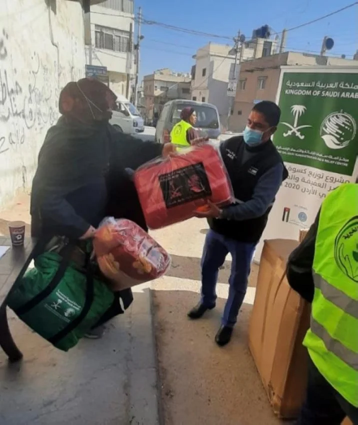 "سلمان للإغاثة" يواصل توزيع كسوة الشتاء للأسر اللاجئة في الأردن