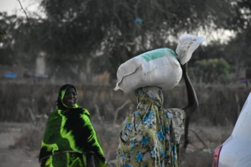 "سلمان للإغاثة" يوزع أكثر من 53 طناً من السلال الغذائية في غرب دارفور