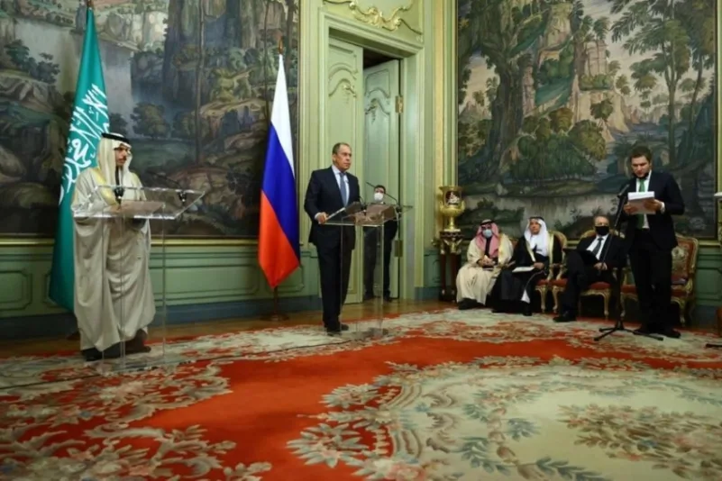 وزير الخارجية يعقد جلسة مباحثات رسمية مع نظيره الروسي